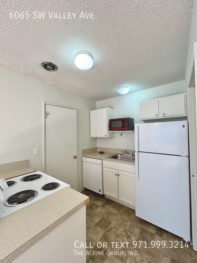 Townhome‑Style 2 Bedroom / 1.5 Bath in a Small 4‑Unit Community! property image