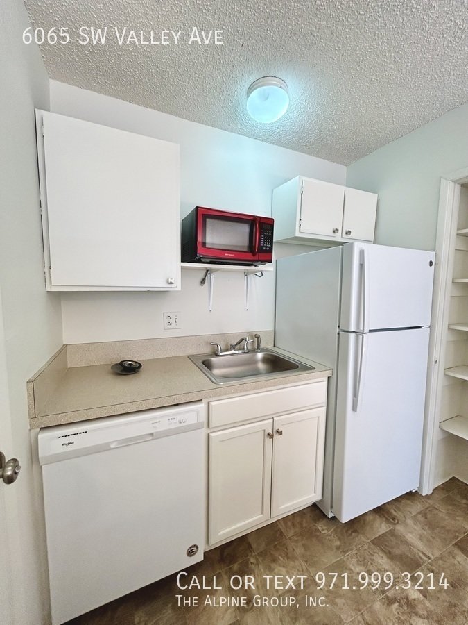 Townhome‑Style 2 Bedroom / 1.5 Bath in a Small 4‑Unit Community! property image