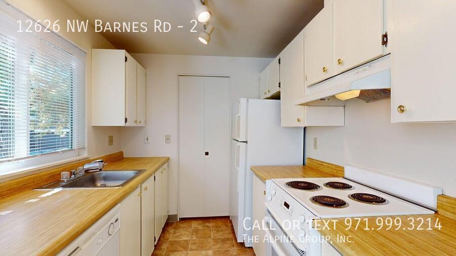 🌿 Westlake Village Condo – Ground‑Floor Living in a Peaceful Community property image