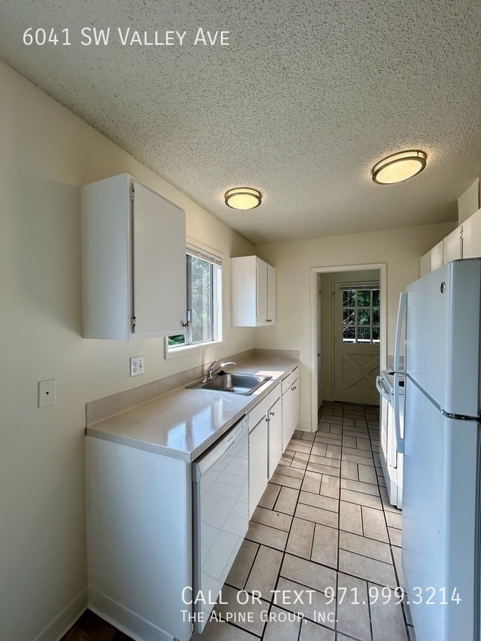 🚗 2BR Apartment with Garage & Great Natural Light property image