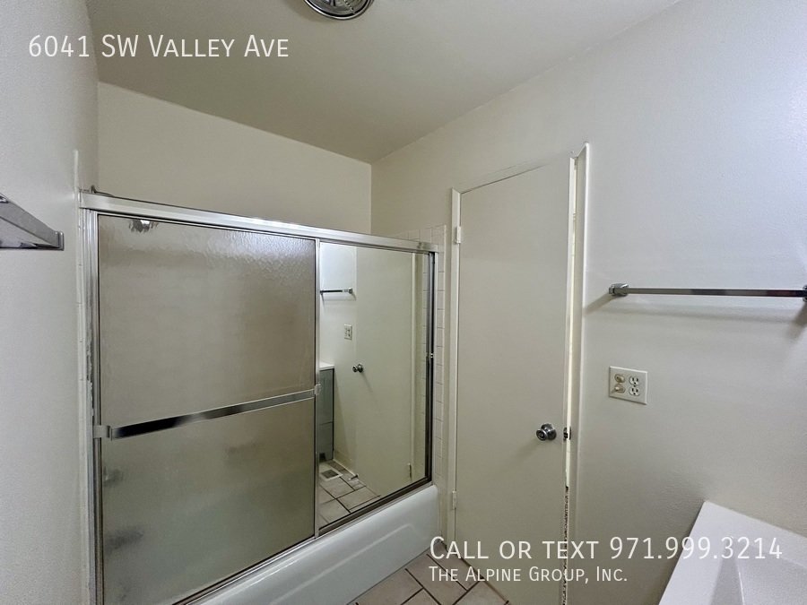 🚗 2BR Apartment with Garage & Great Natural Light property image