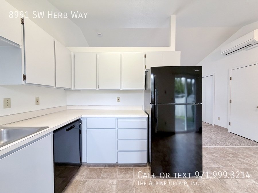 🌿 Peaceful Cul-de-Sac 3-Bedroom - Private Yard & Stream Views! property image