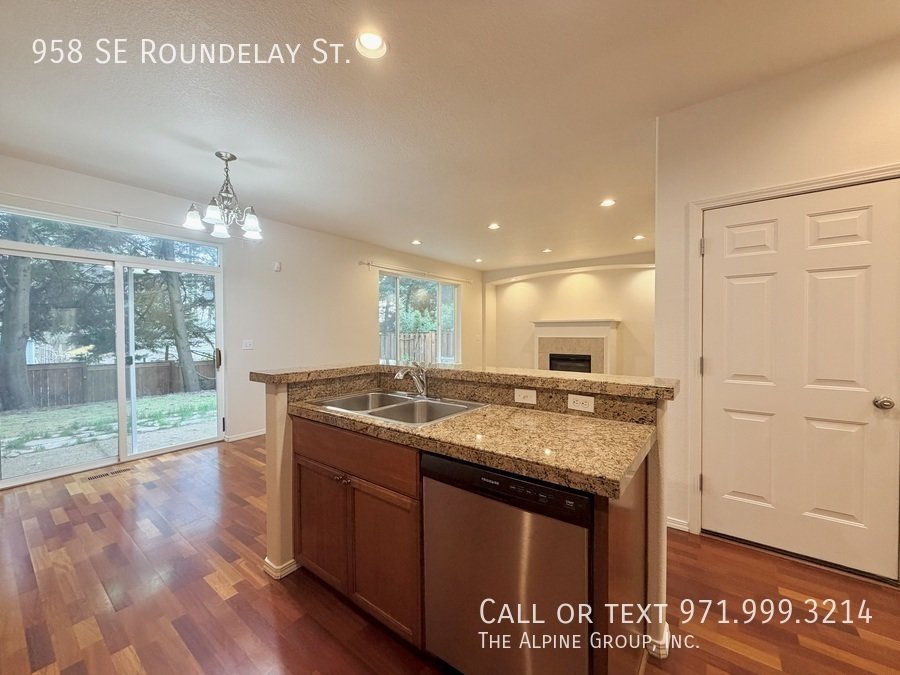 🌞 Bright 3-Bedroom Home – Washer/Dryer Included! property image