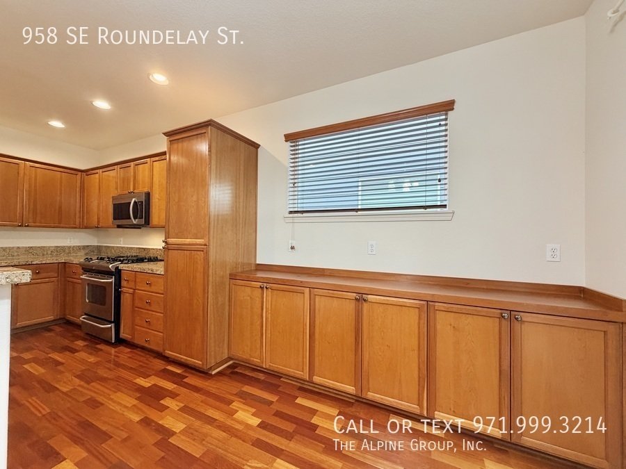 🌞 Bright 3-Bedroom Home – Washer/Dryer Included! property image