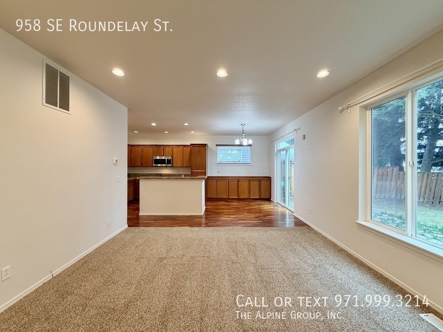 🌞 Bright 3-Bedroom Home – Washer/Dryer Included! property image