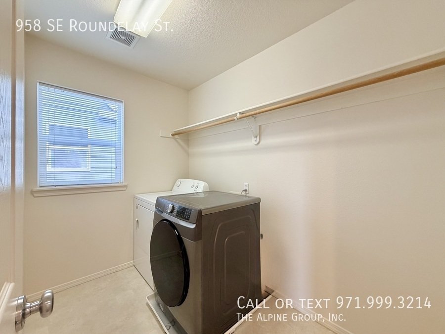 🌞 Bright 3-Bedroom Home – Washer/Dryer Included! property image