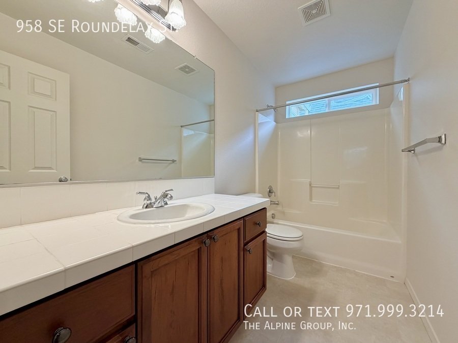 🌞 Bright 3-Bedroom Home – Washer/Dryer Included! property image