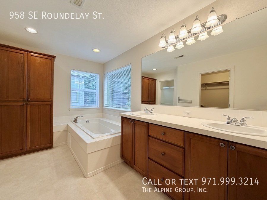 🌞 Bright 3-Bedroom Home – Washer/Dryer Included! property image