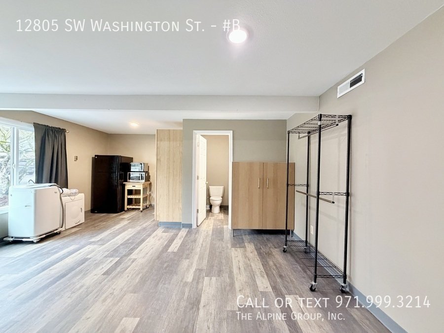 🏡 Updated Beaverton Studio | Parking, Storage & W/D Included property image