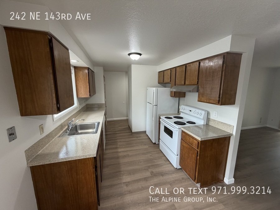 New LVP Floors, new W/D in unit, single level duplex! property image