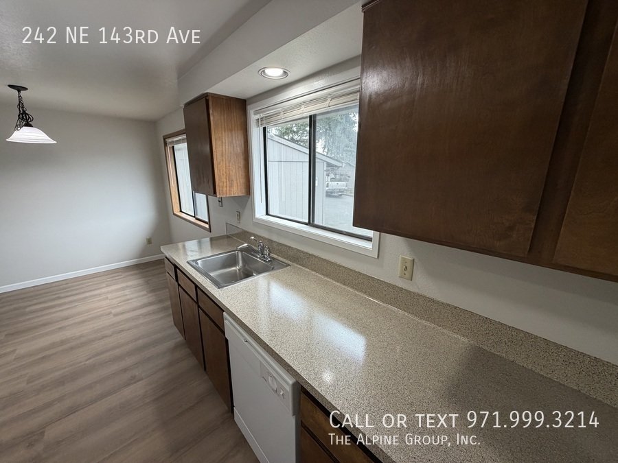 New LVP Floors, new W/D in unit, single level duplex! property image