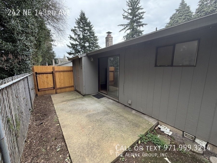 New LVP Floors, new W/D in unit, single level duplex! property image