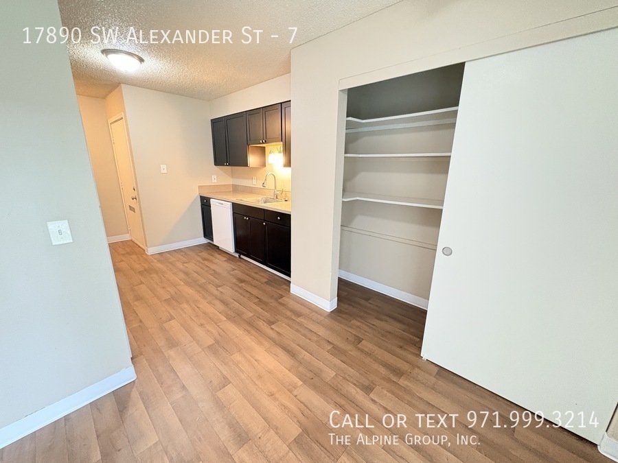 Available Now – Updated Ground‑Floor 2 Bedroom at Kathie Marie Apartments property image