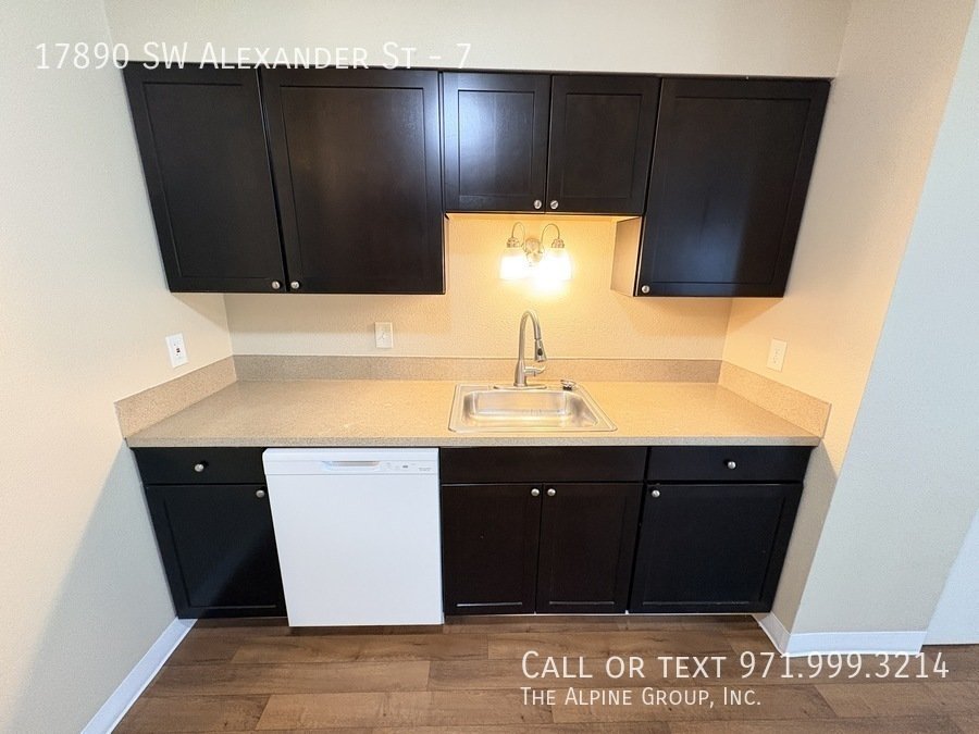 Available Now – Updated Ground‑Floor 2 Bedroom at Kathie Marie Apartments property image