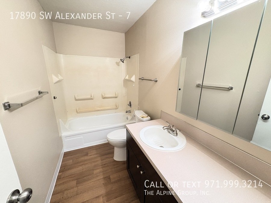 Available Now – Updated Ground‑Floor 2 Bedroom at Kathie Marie Apartments property image