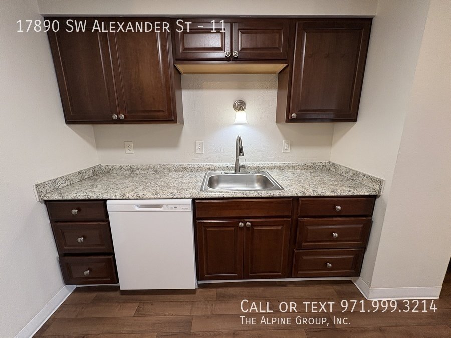 Available Now – Updated Ground‑Floor 2 Bedroom at Kathie Marie Apartments property image