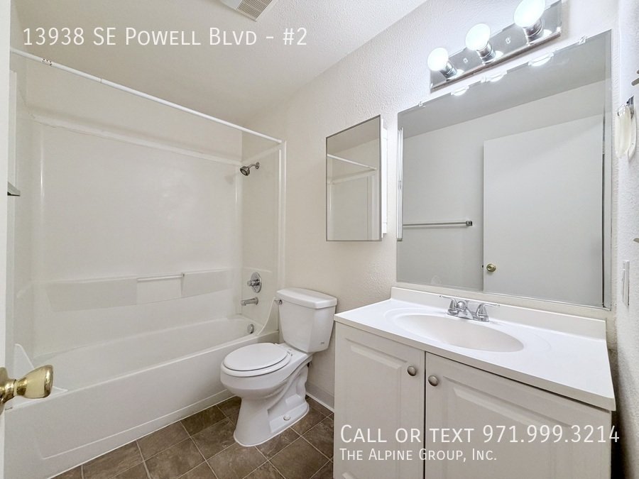 🍳 Kitchen with Plenty of Cabinetry + Washer/Dryer property image