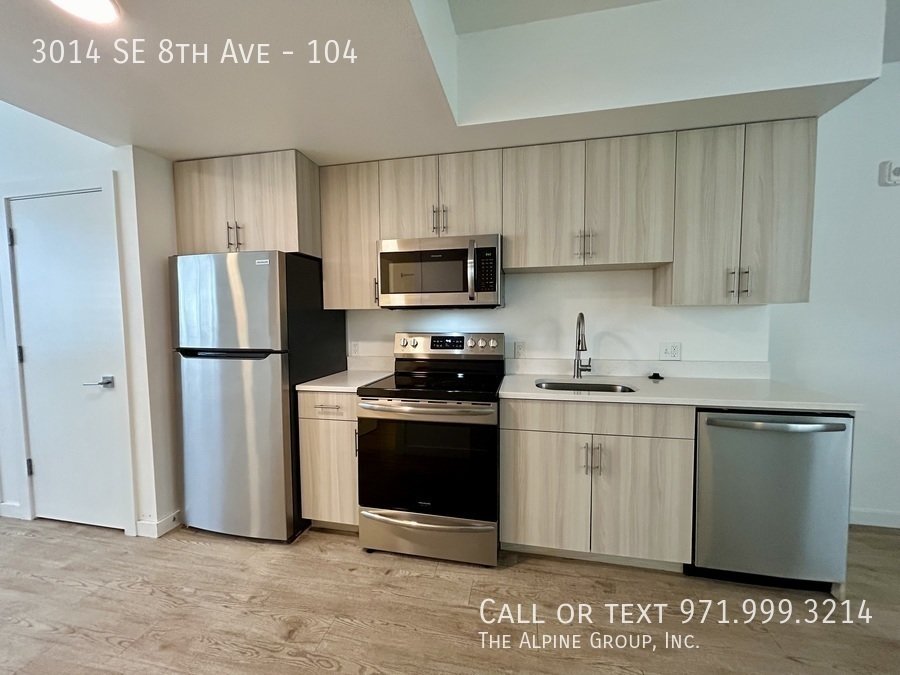 First Month FREE|Modern Ground‑Level Apartment!  ADA accessible! property image