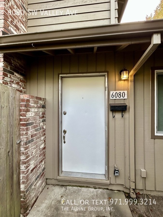 🌿 Cozy Beaverton Townhome with Private Outdoor Porch property image
