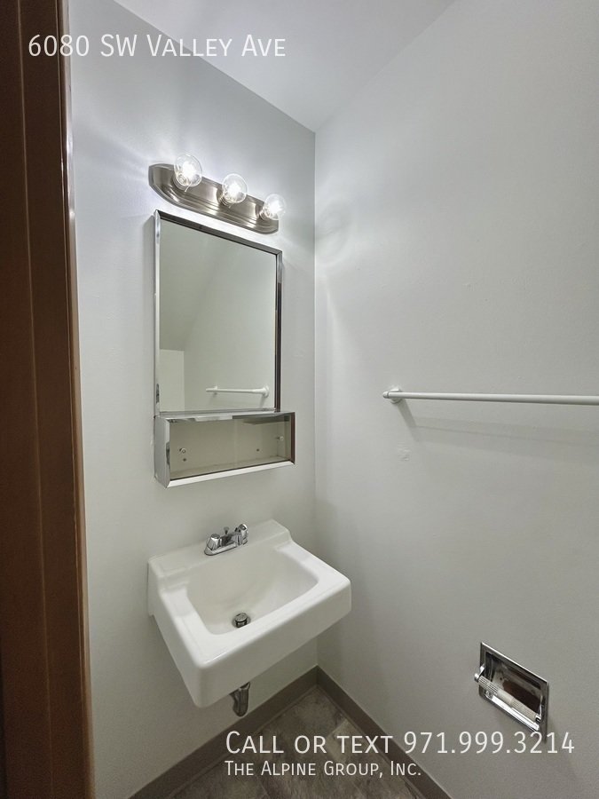 🌿 Cozy Beaverton Townhome with Private Outdoor Porch property image