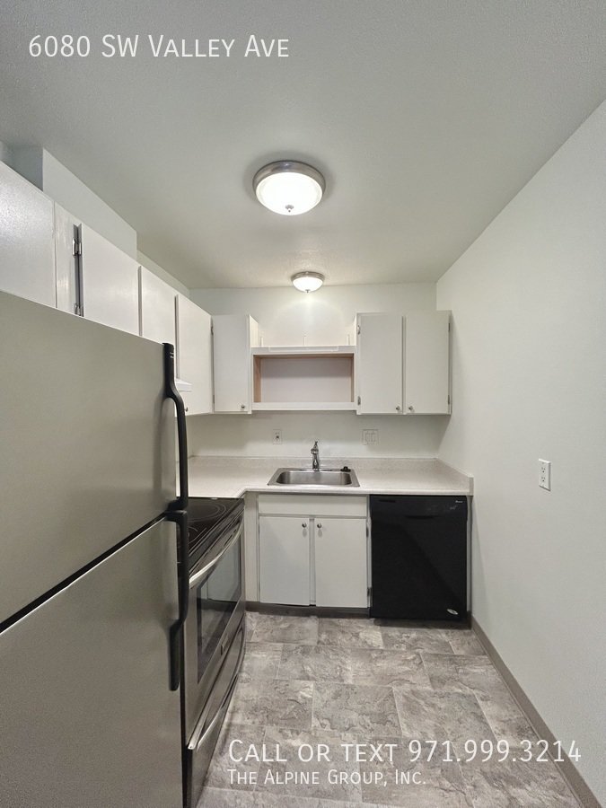 🌿 Cozy Beaverton Townhome with Private Outdoor Porch property image