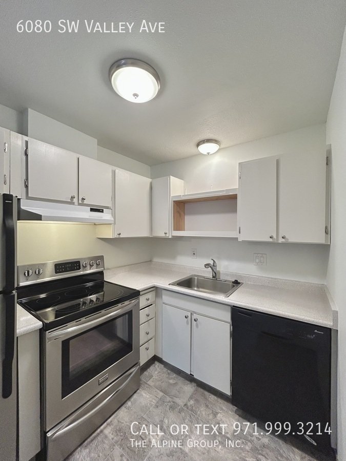 🌿 Cozy Beaverton Townhome with Private Outdoor Porch property image