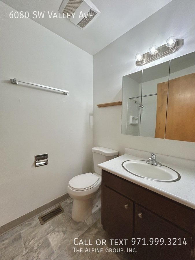 🌿 Cozy Beaverton Townhome with Private Outdoor Porch property image