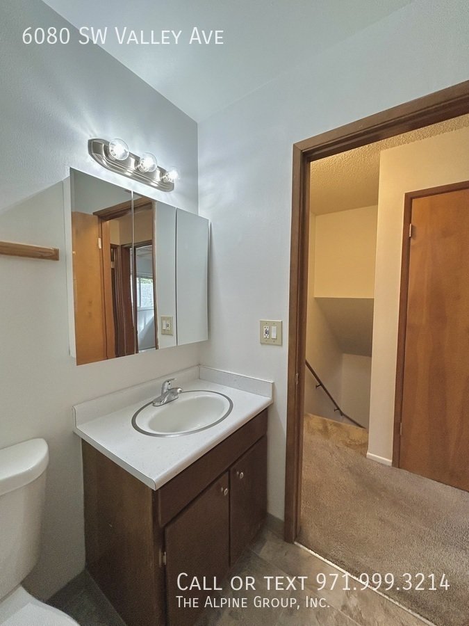 🌿 Cozy Beaverton Townhome with Private Outdoor Porch property image