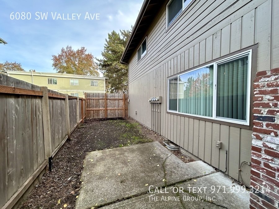 🌿 Cozy Beaverton Townhome with Private Outdoor Porch property image